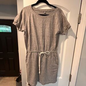 Uniqlo Gray Short Sleeve Dress with Drawstring